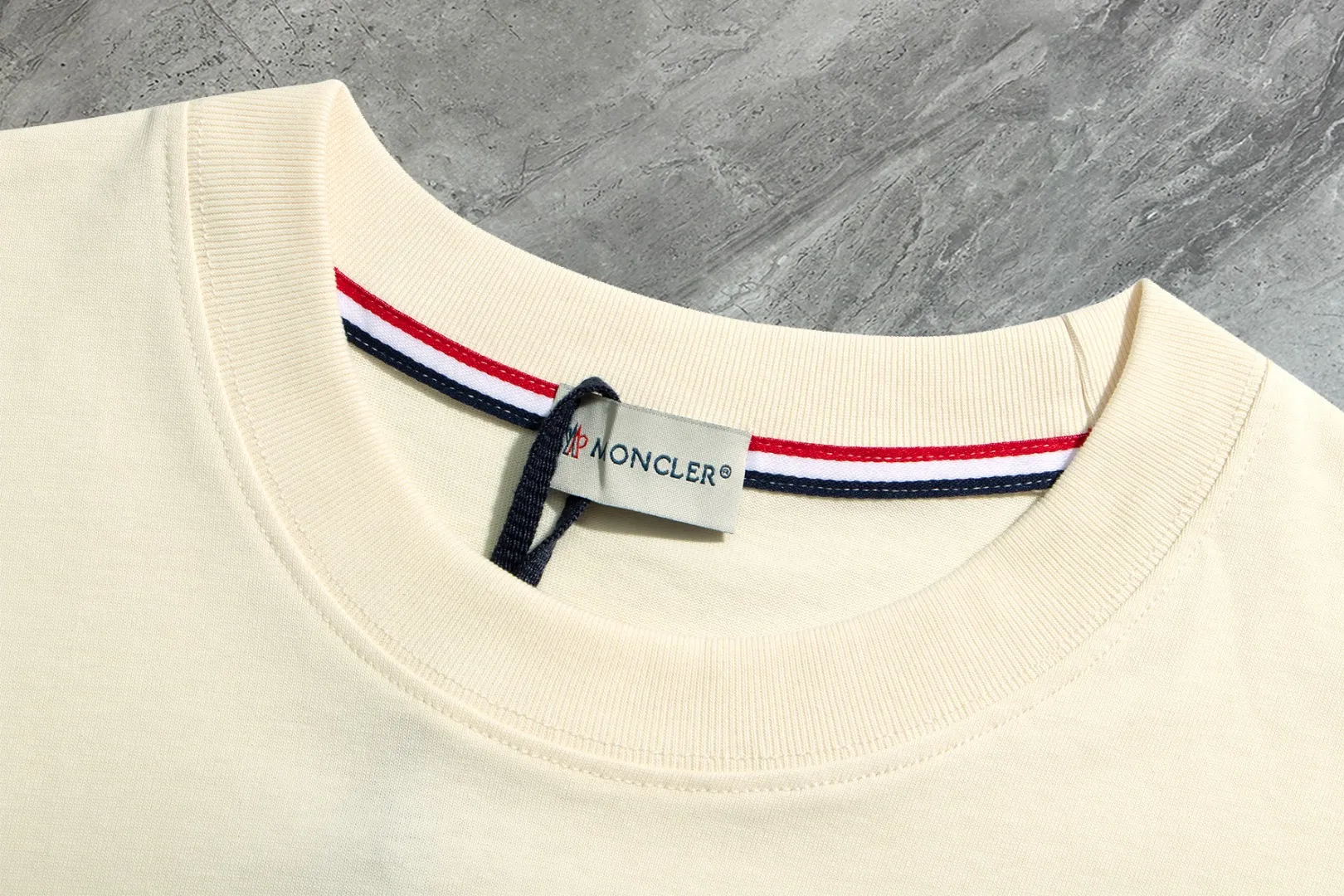 《 》 《Moncler~ 》2025New Arrival Quality T , Versatile Quality ！ ‼ 32 250G ‼ ， ， ， ， T 🤪 Sizes：S-M-L-XL-2XL ：Black，White， Same Style